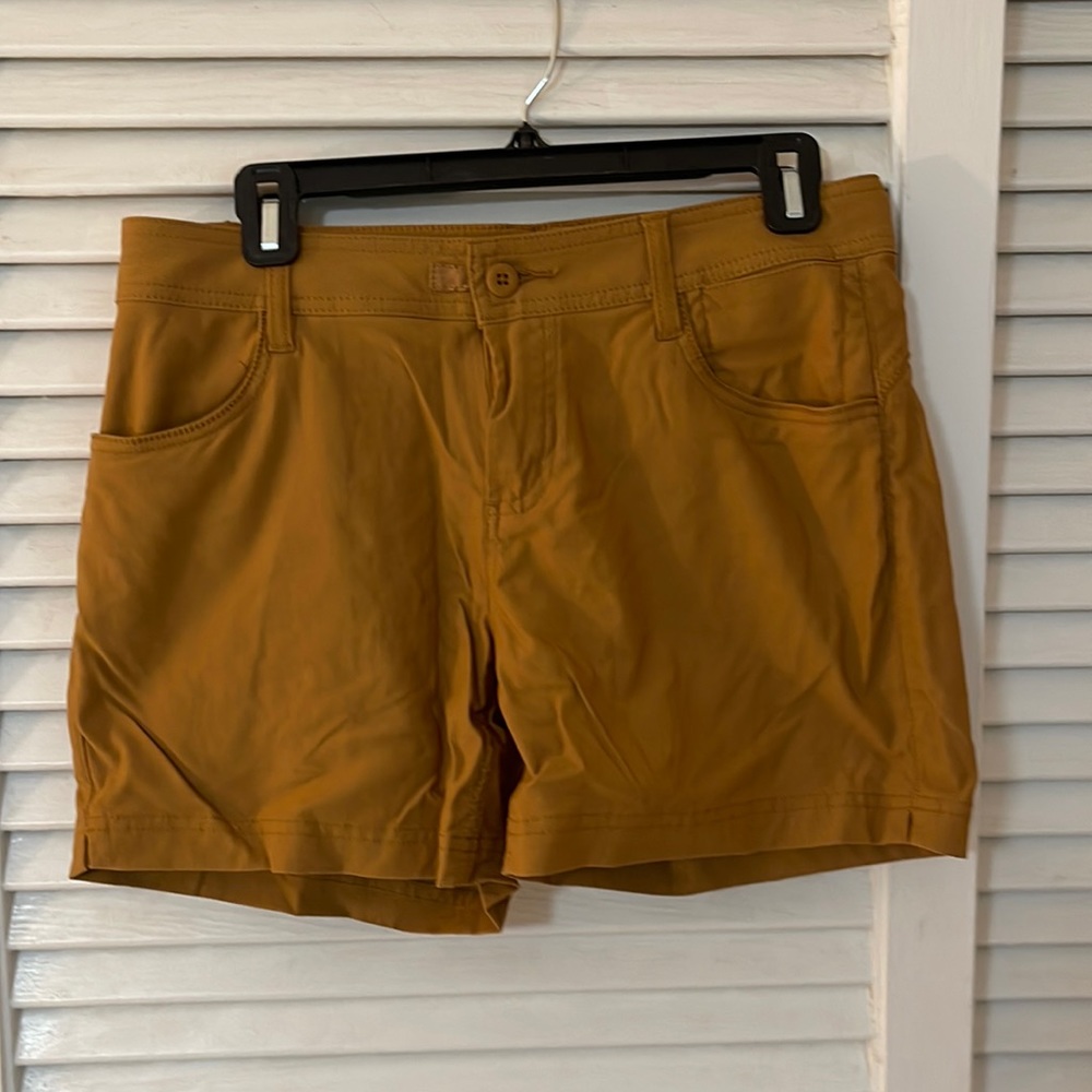 Prana Halle shorts in Earthbound size 6, inseam 5 inch.